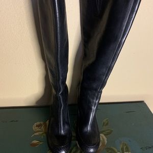 Sizzling Hot Zip Up the Back Black Boots